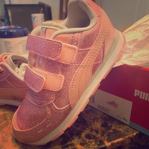 Brand New Girls Pink Sparkle PUMAS
